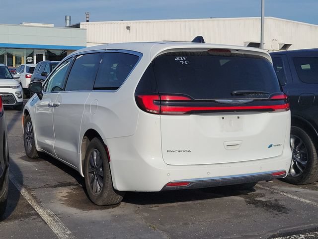 Used 2023 Chrysler Pacifica Touring-L FWD image 4