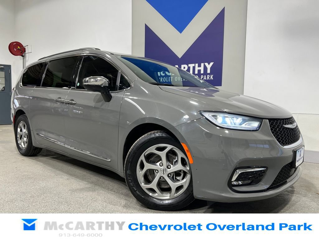 Used 2023 Chrysler Pacifica Limited image 1
