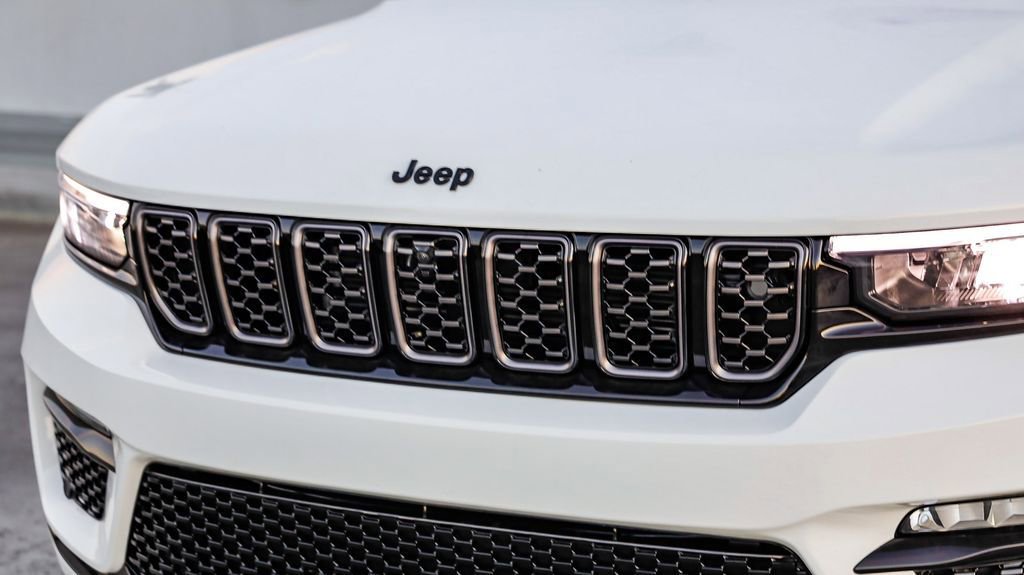 New 2025 Jeep Grand Cherokee Summit image 6