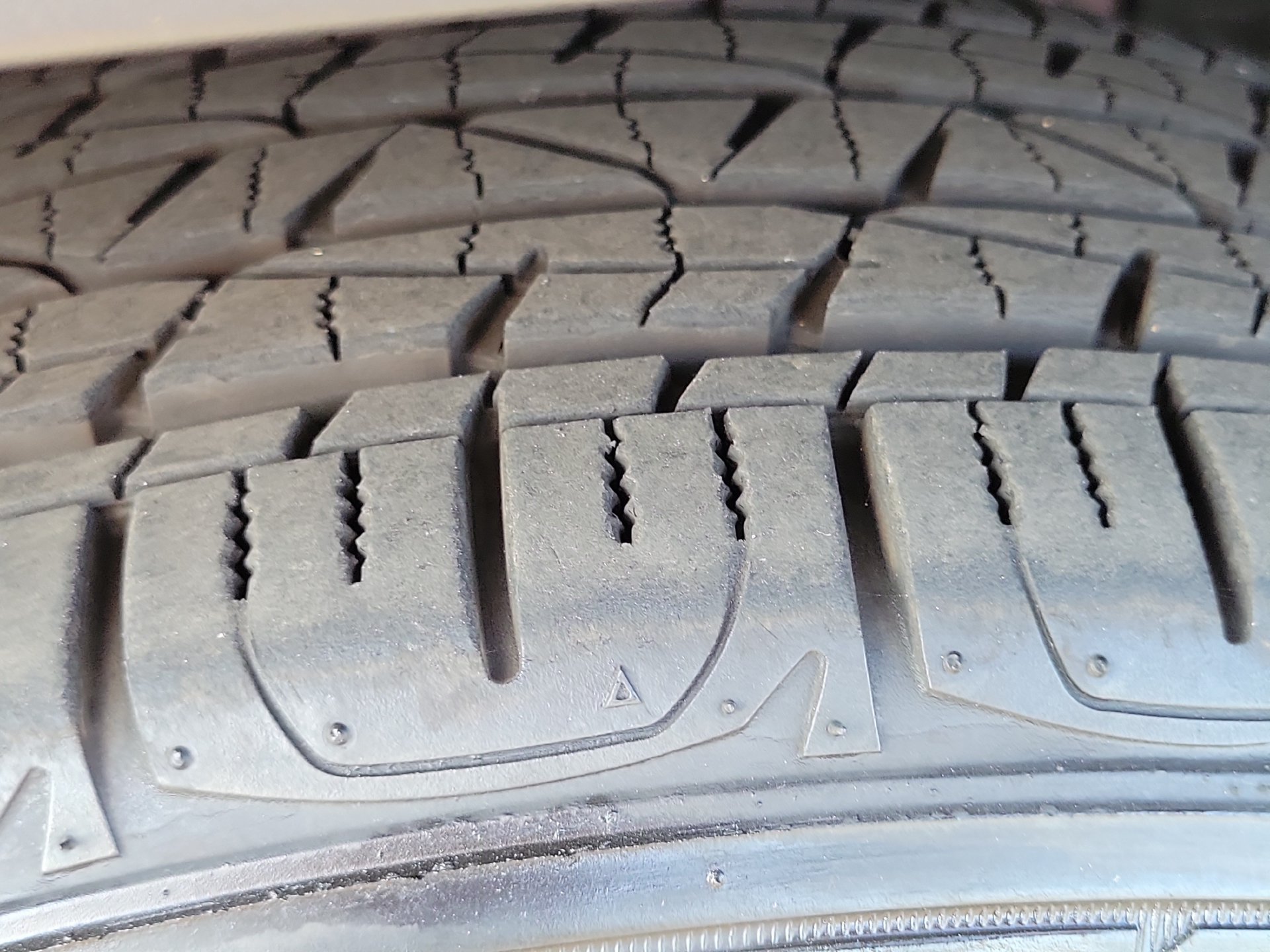 Certified 2020 Jeep Cherokee Latitude w/ Cold Weather Group FWD image 6