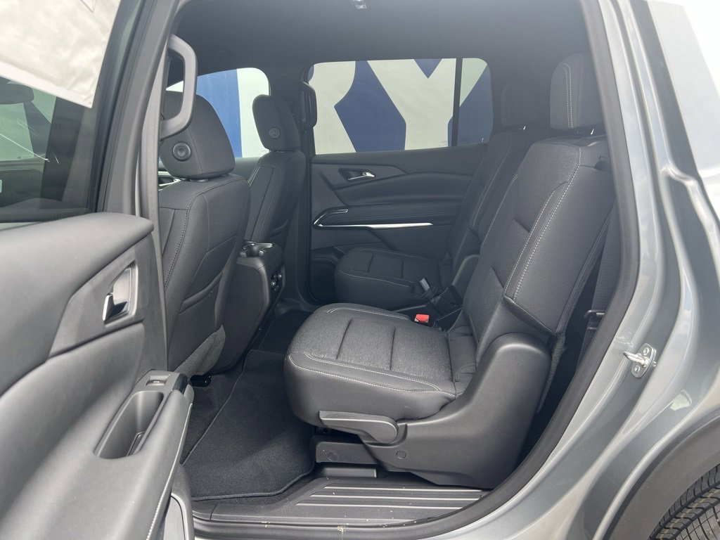 New 2025 Chevrolet Traverse LT image 29