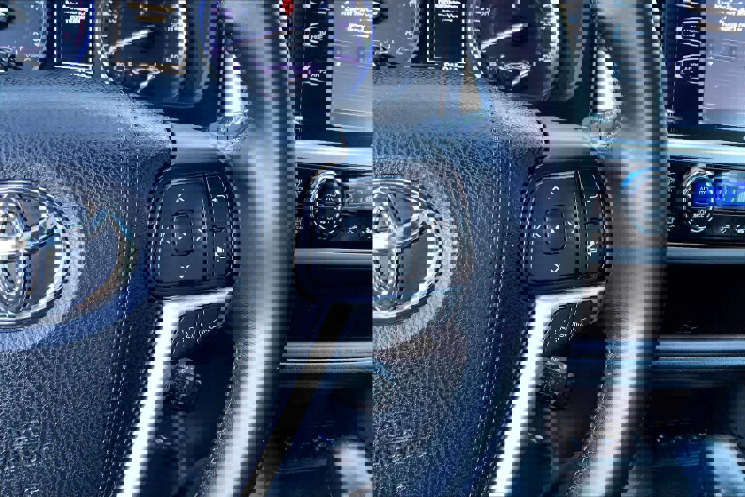 Used 2018 Toyota Highlander XLE image 24