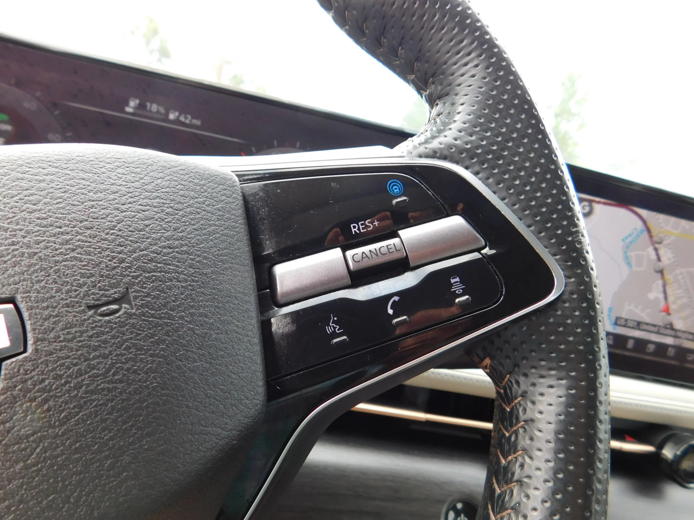 Used 2023 Nissan Ariya FWD image 24