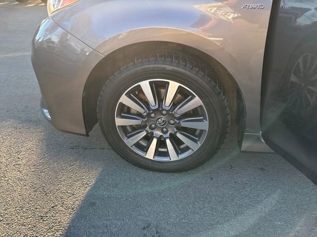 Used 2020 Toyota Sienna XLE image 25