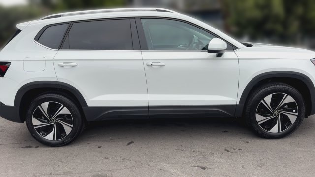 New 2026 Volkswagen Taos SE AWD/4WD image 9