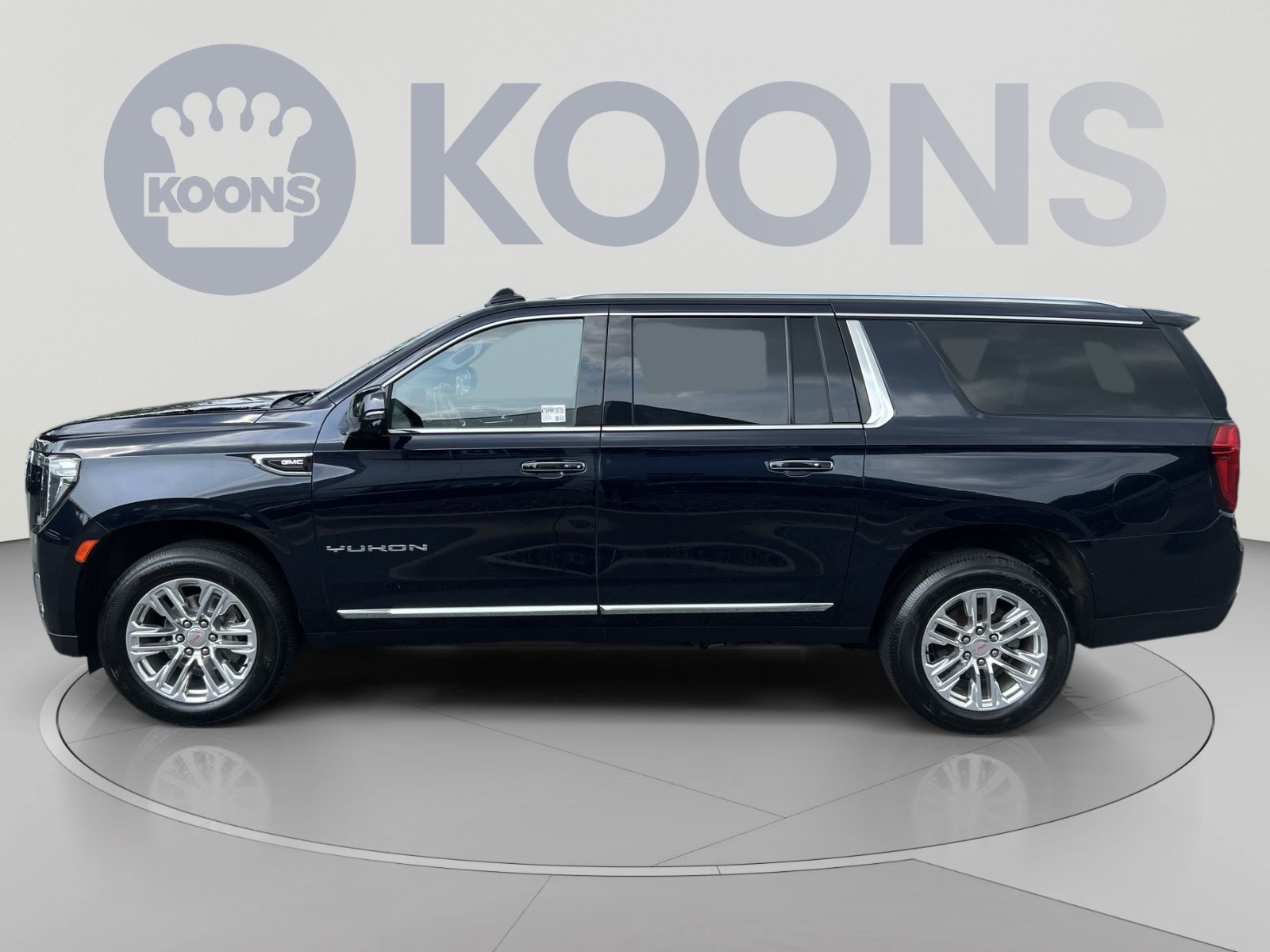 Used 2024 GMC Yukon XL SLT w/ SLT Luxury Package AWD/4WD image 2