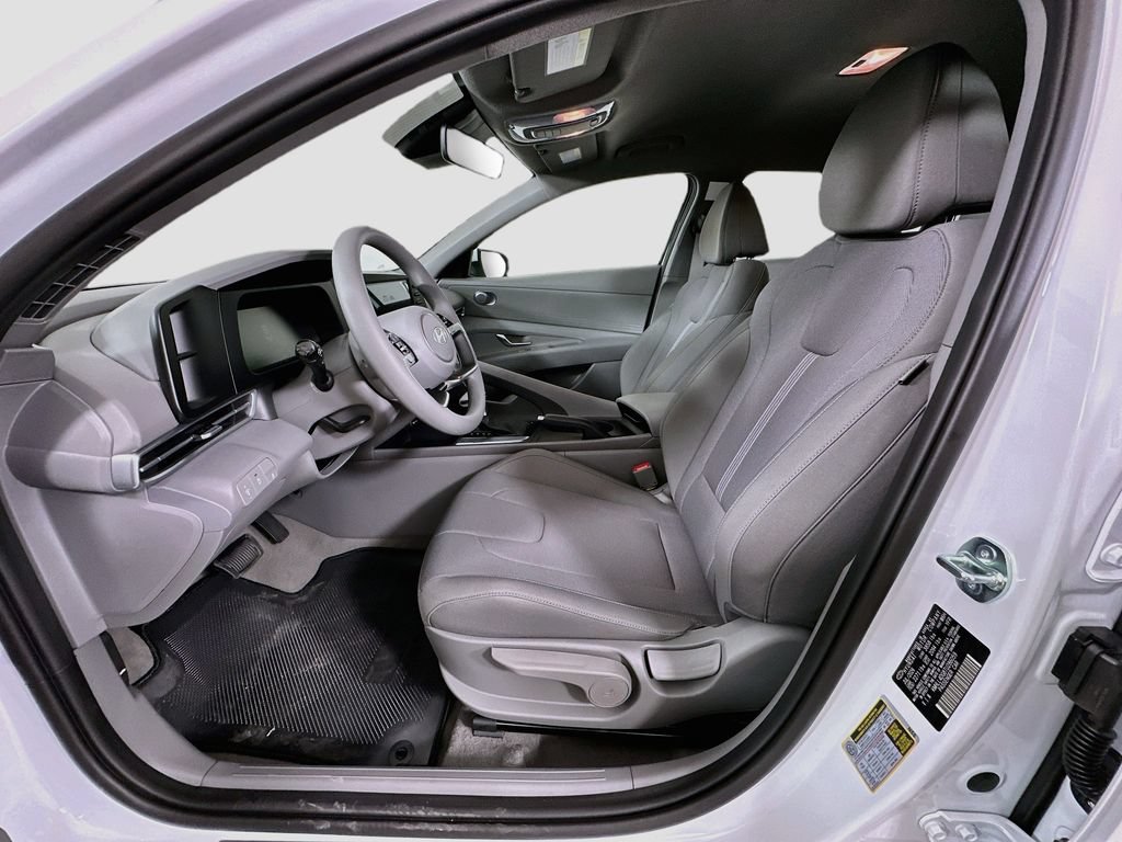 New 2026 Hyundai Elantra SE FWD image 15