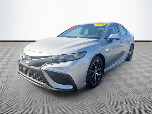 Used 2023 Toyota Camry SE FWD image 3
