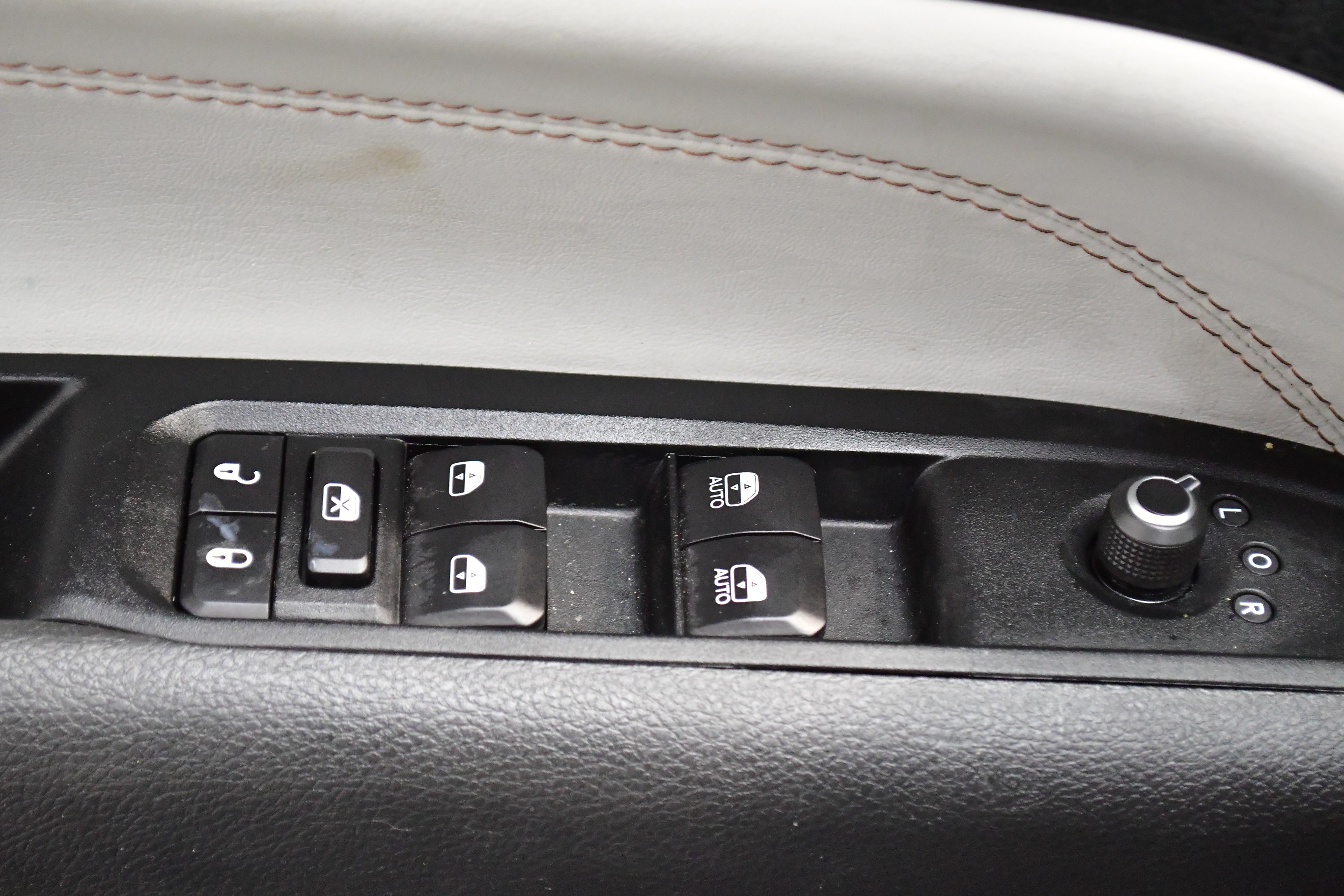 Used 2022 Jeep Compass Limited w/ Elite Group image 25