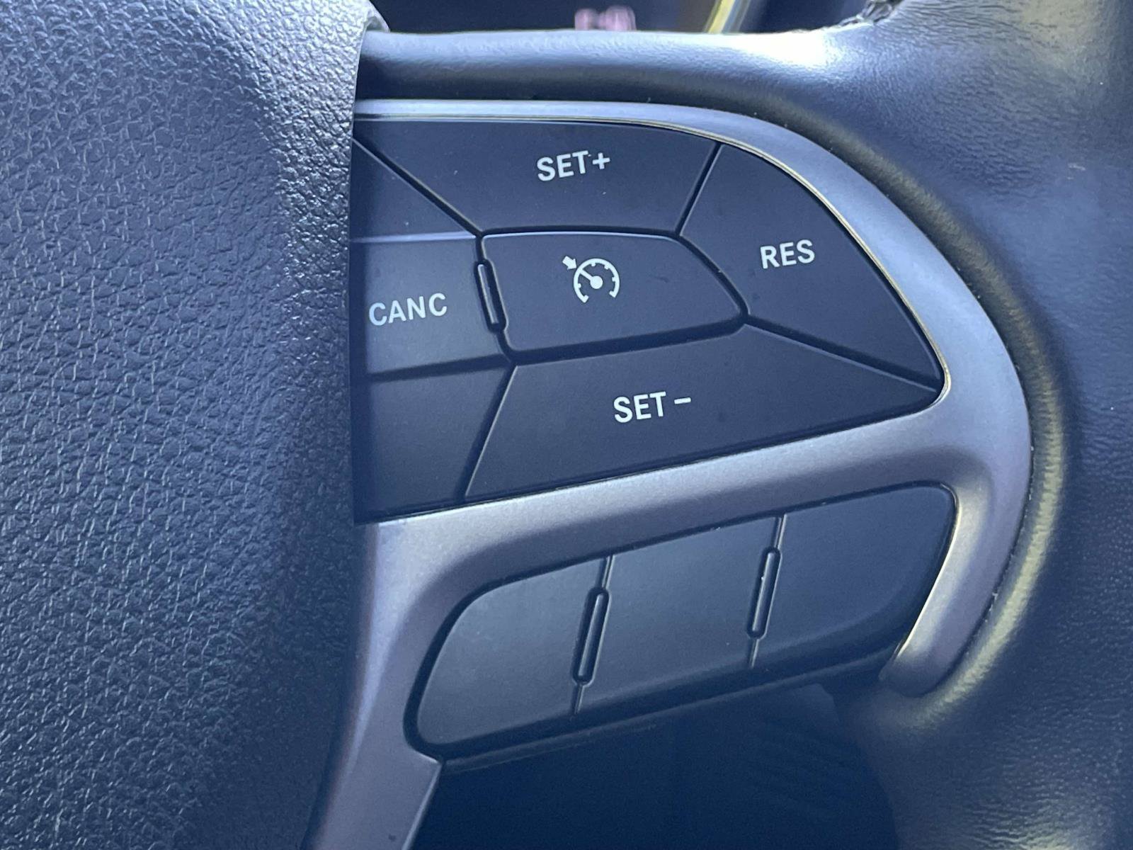 Used 2018 Jeep Grand Cherokee Limited AWD/4WD image 25