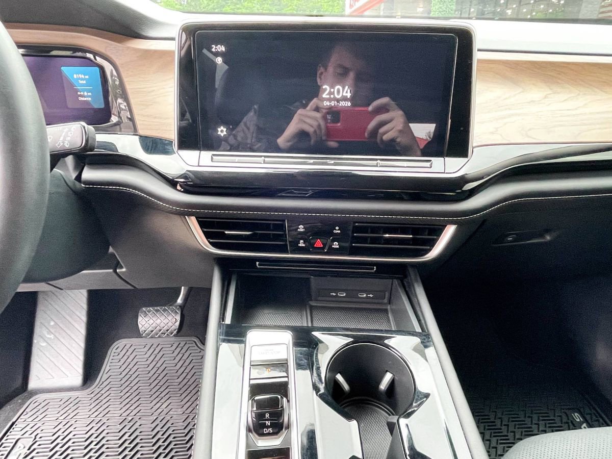 Used 2024 Volkswagen Atlas SE FWD image 12