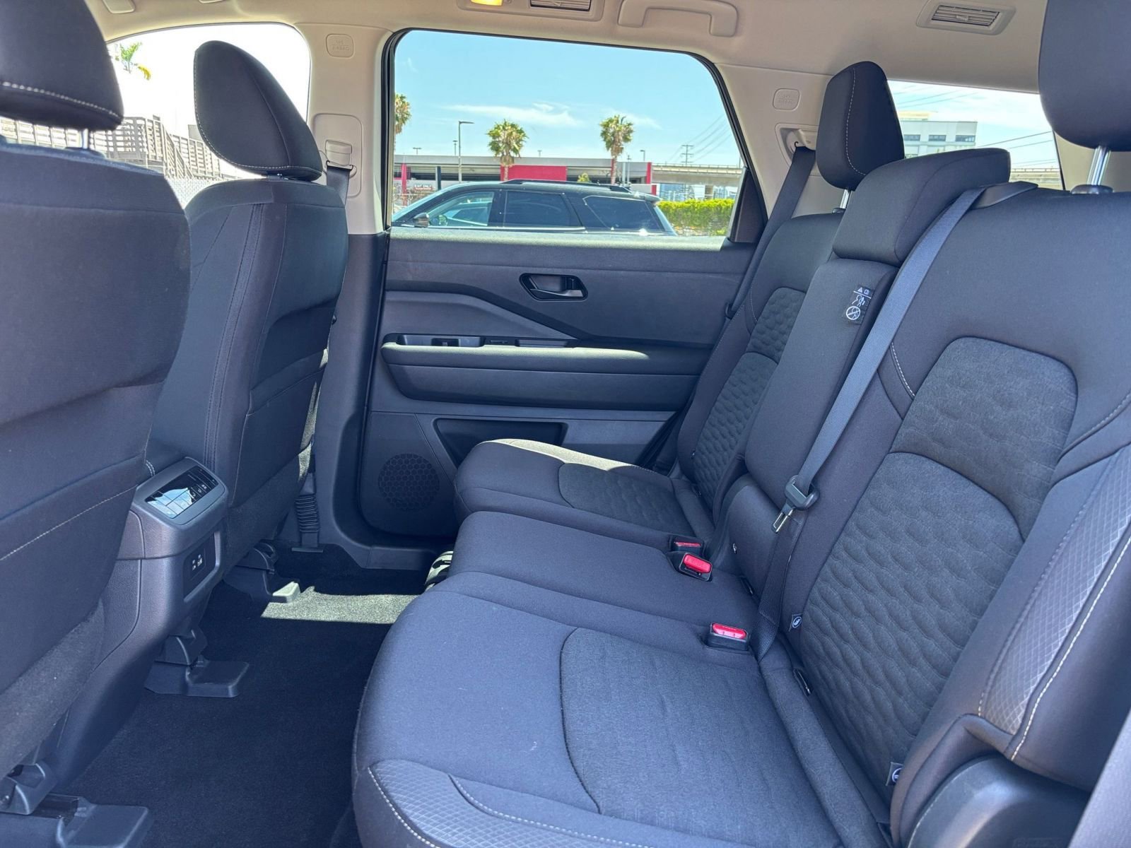 Used 2025 Nissan Pathfinder SV FWD image 28