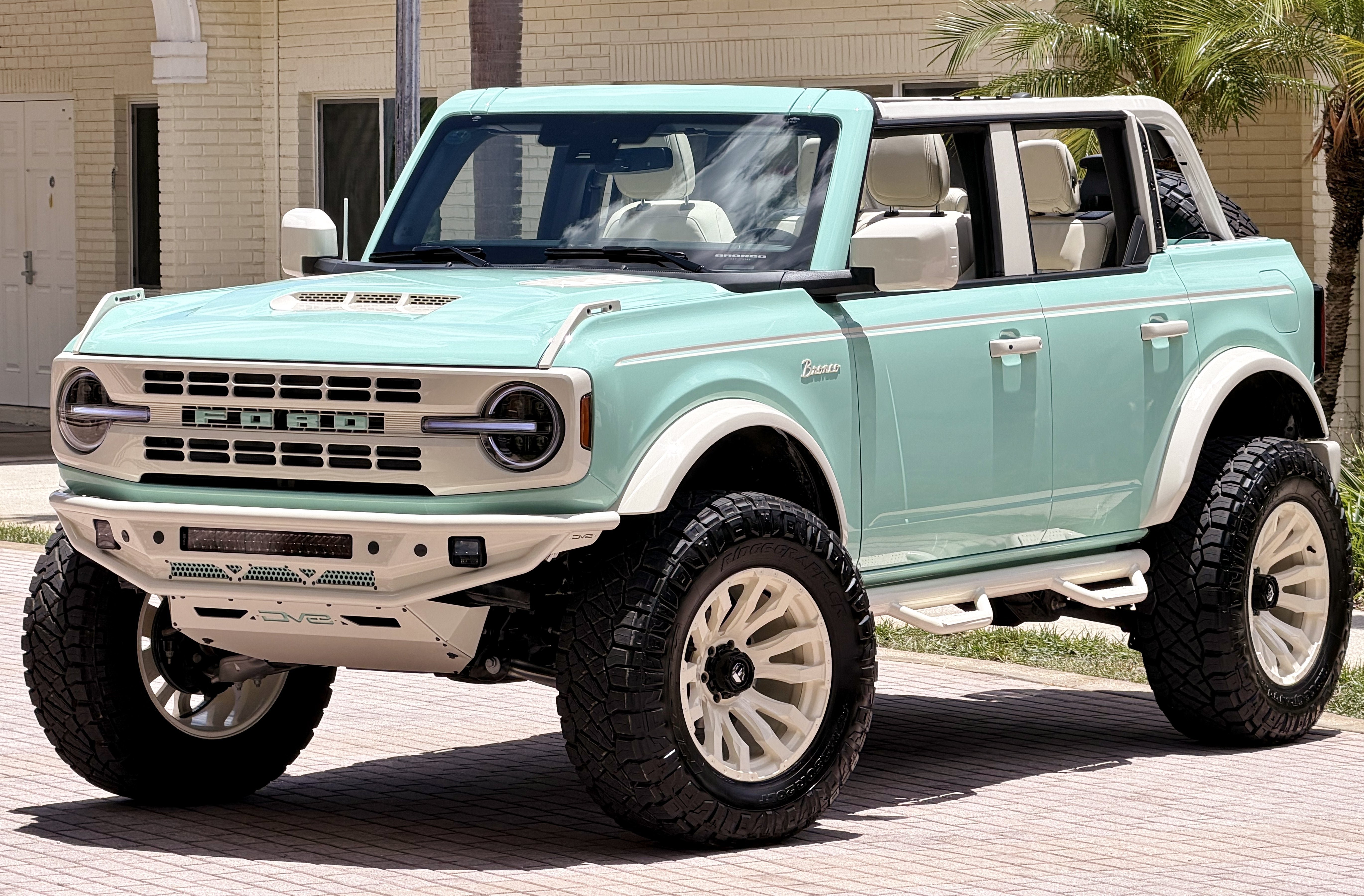 Used 2025 Ford Bronco Outer Banks AWD/4WD image 11