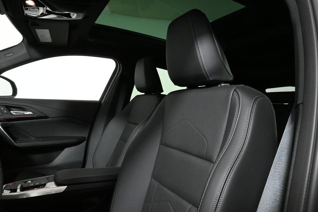 Certified 2025 BMW X2 xDrive28i w/ Technology Package image 16