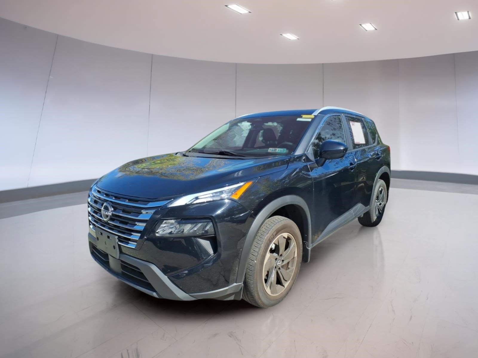 Used 2024 Nissan Rogue SV w/ SV Premium Package AWD/4WD image 2