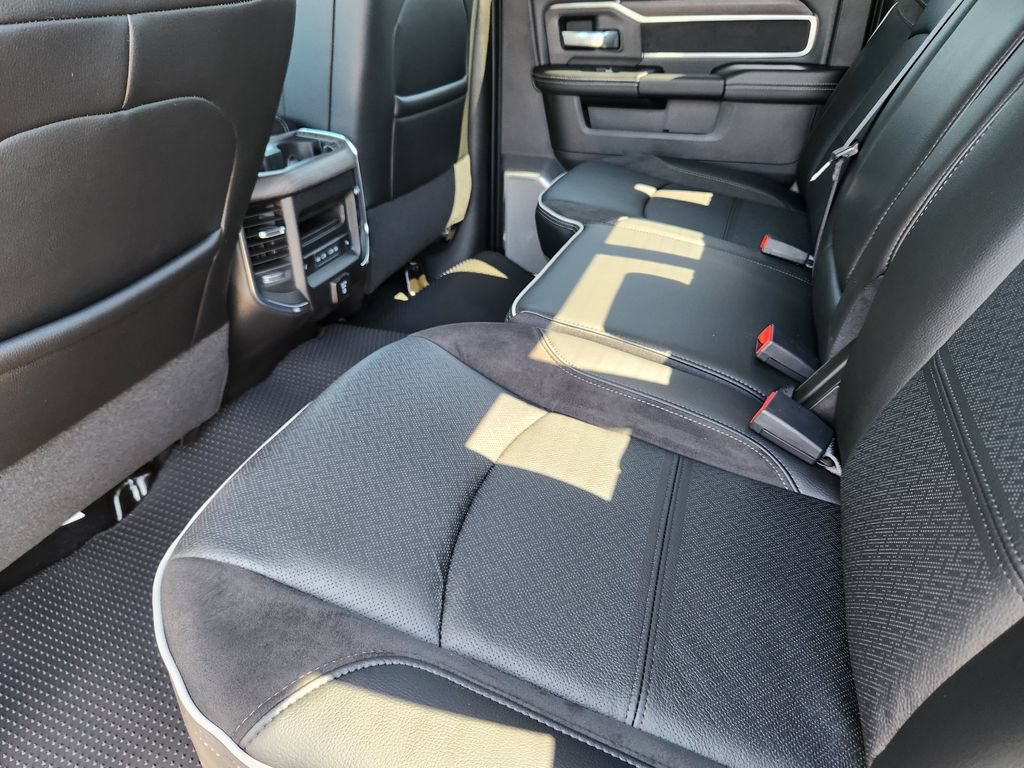 New 2026 RAM 2500 Laramie AWD/4WD image 9