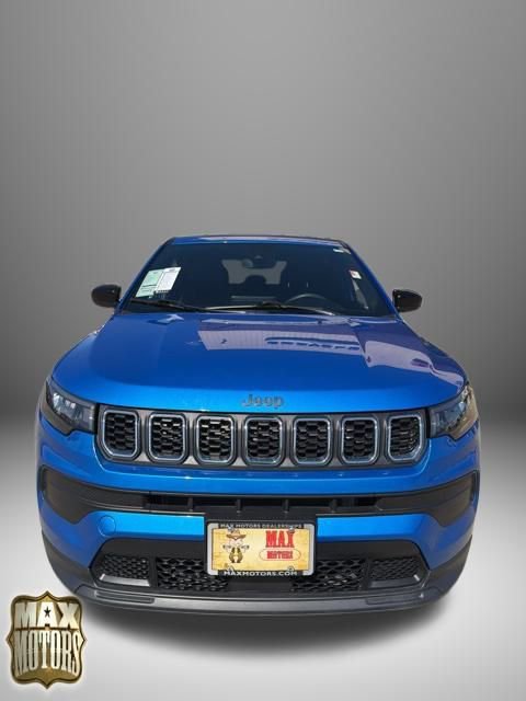 Used 2024 Jeep Compass Sport image 3