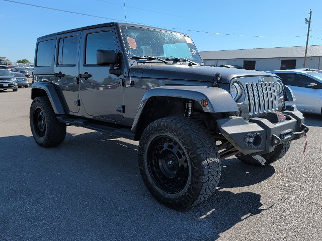 Used 2018 Jeep Wrangler Unlimited Sahara AWD/4WD image 2