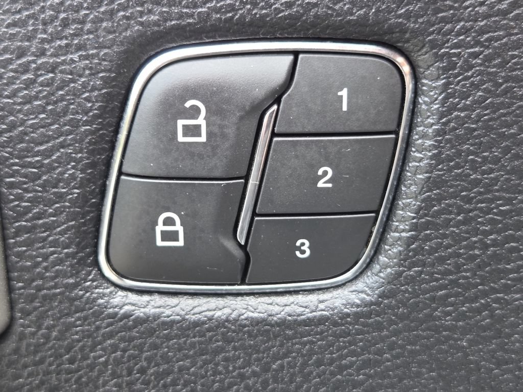 Used 2019 Ford F250 Lariat w/ Lariat Value Package AWD/4WD image 13