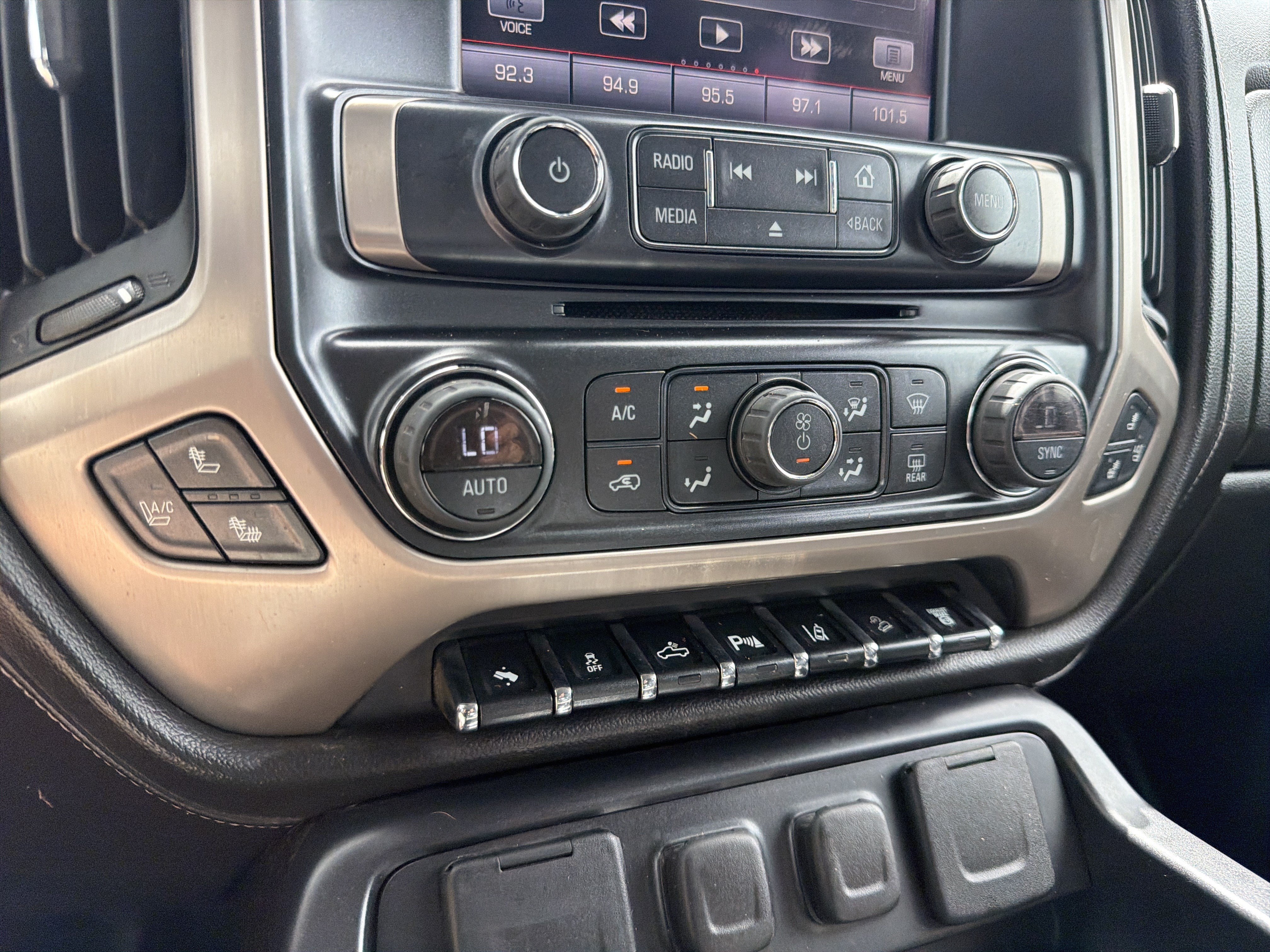 Used 2015 GMC Sierra 2500 Denali w/ Duramax Plus Package AWD/4WD image 24
