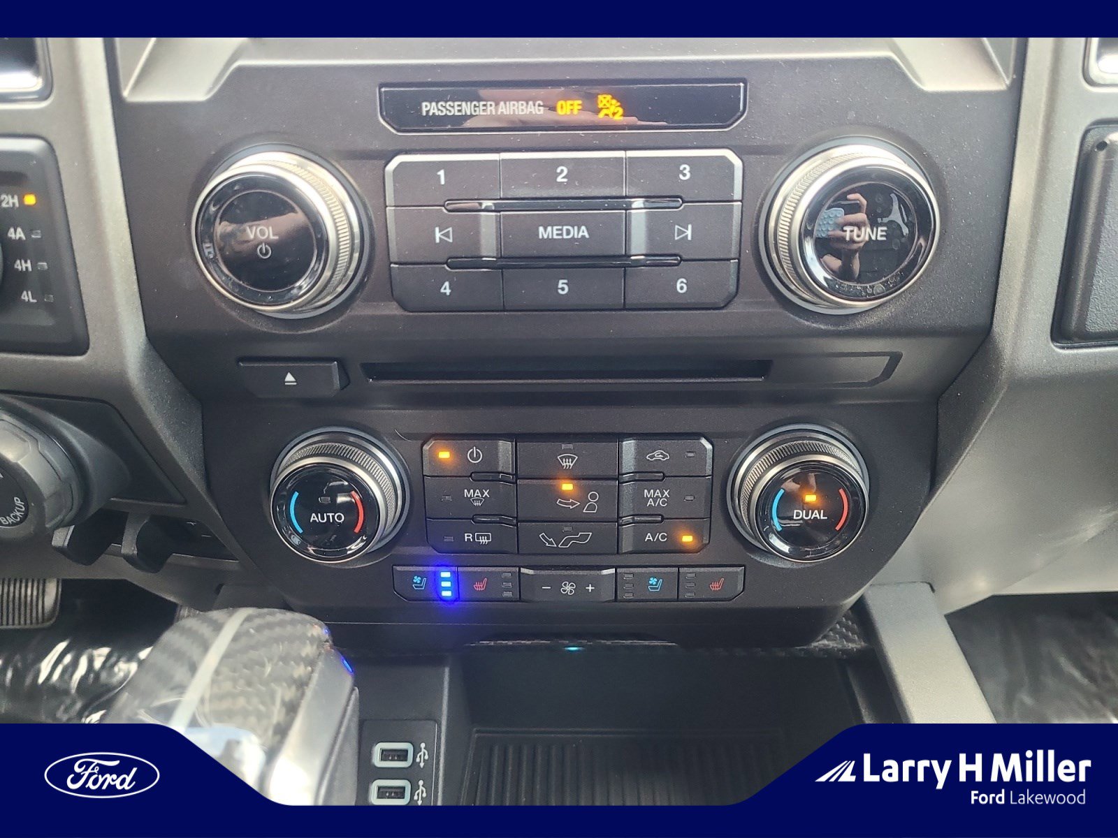 Used 2018 Ford F150 Raptor w/ Equipment Group 802A Luxury image 31