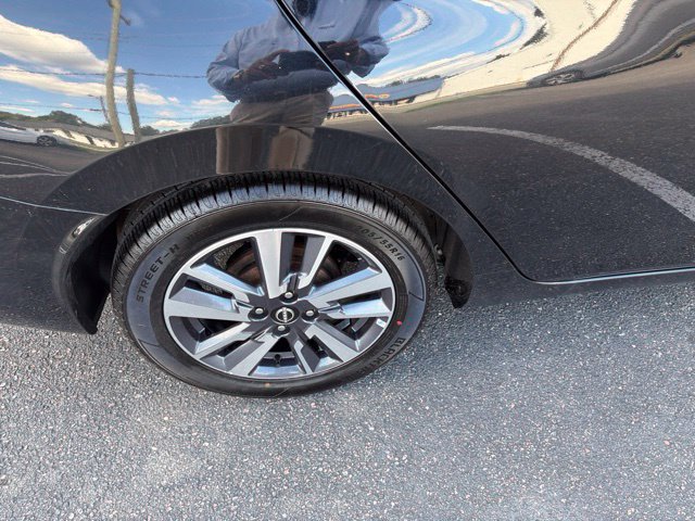 Used 2023 Nissan Versa SV FWD image 20