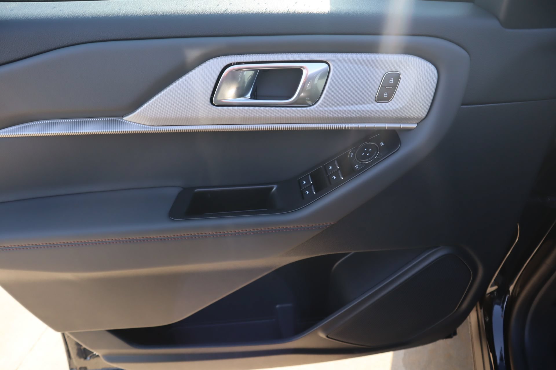 New 2026 Ford Explorer Active AWD/4WD image 16