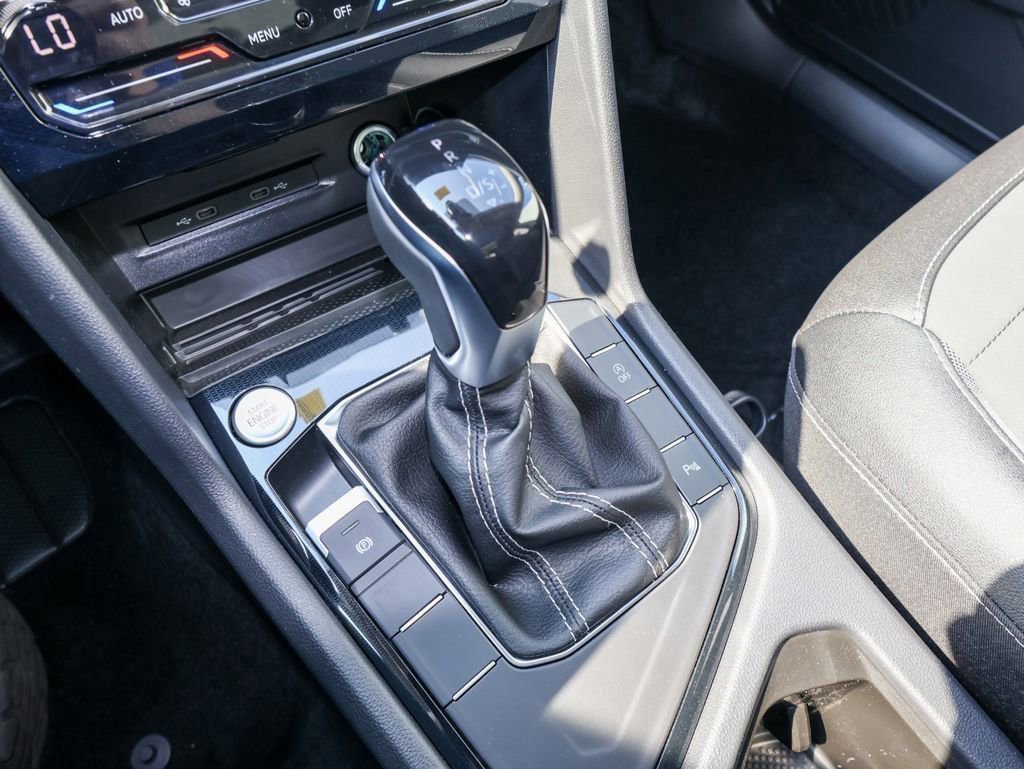 New 2026 Volkswagen Taos SE image 24