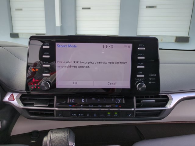 Used 2024 Toyota Sienna XLE FWD image 14