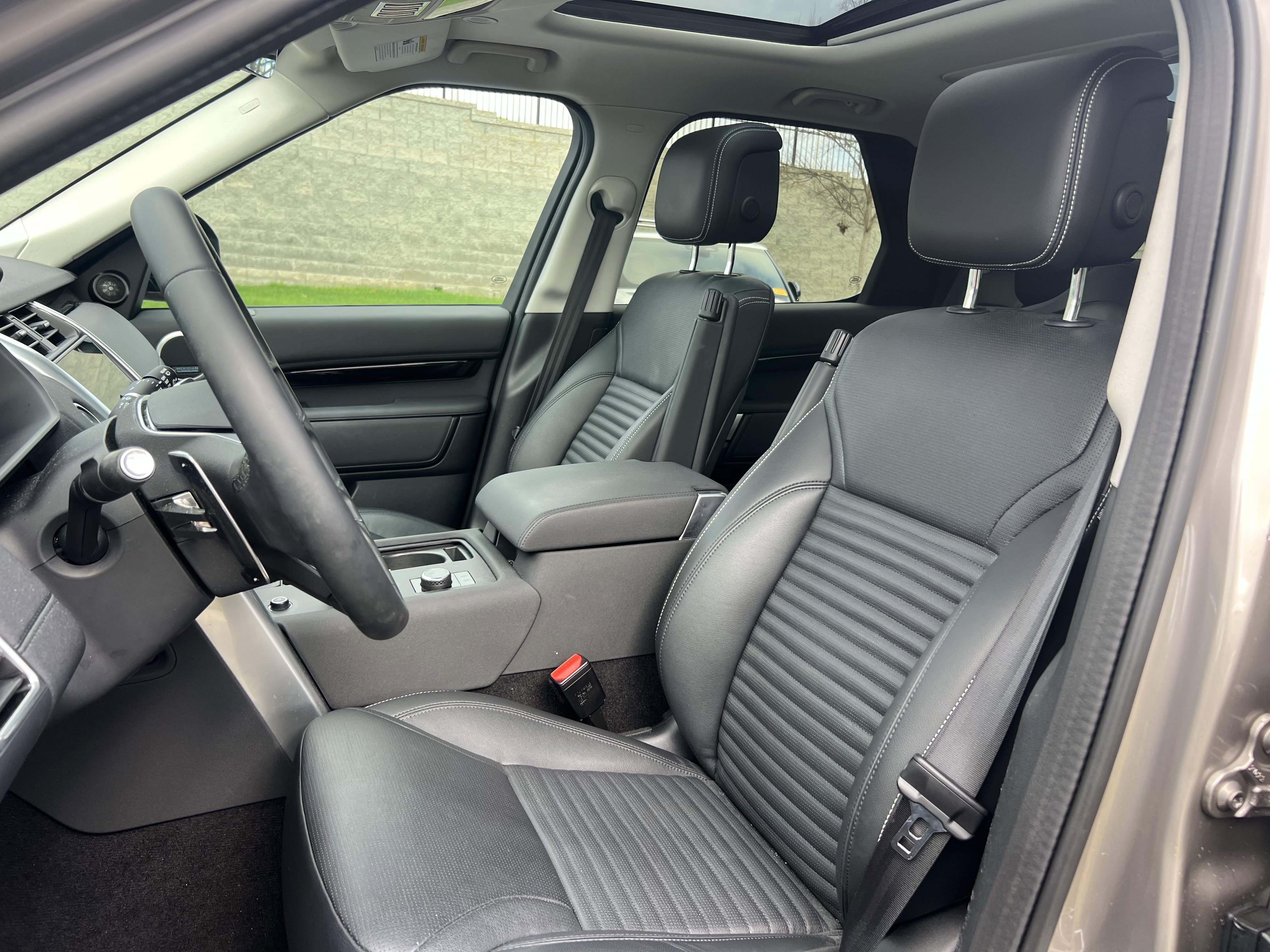 Certified 2024 Land Rover Discovery S image 14