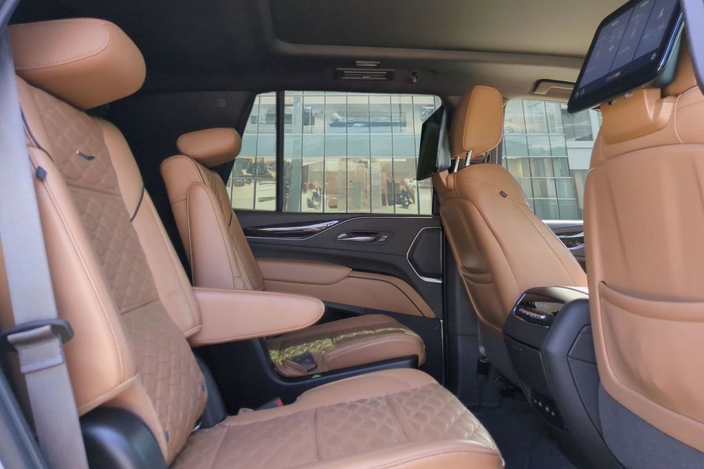 Used 2021 Cadillac Escalade Premium Luxury image 29