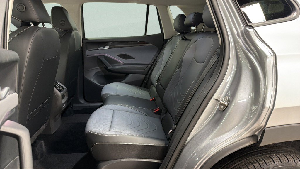 Certified 2025 Volkswagen Tiguan SE AWD/4WD image 30