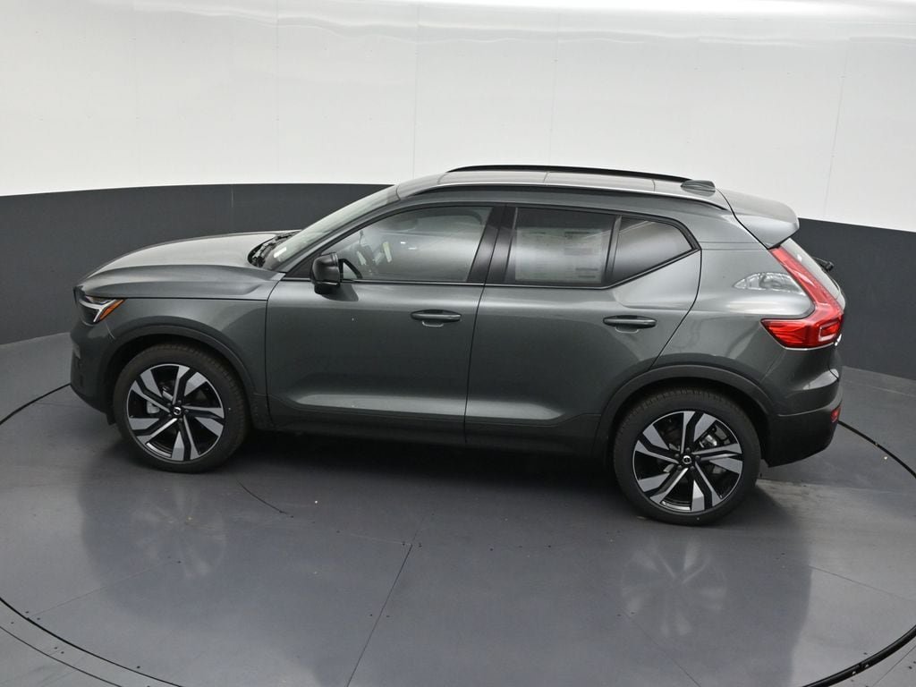 New 2026 Volvo XC40 B5 Plus w/ Climate Package AWD/4WD image 14