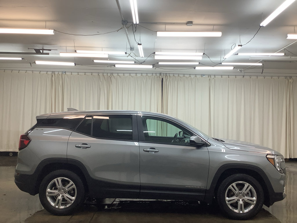 Used 2024 GMC Terrain SLE image 5