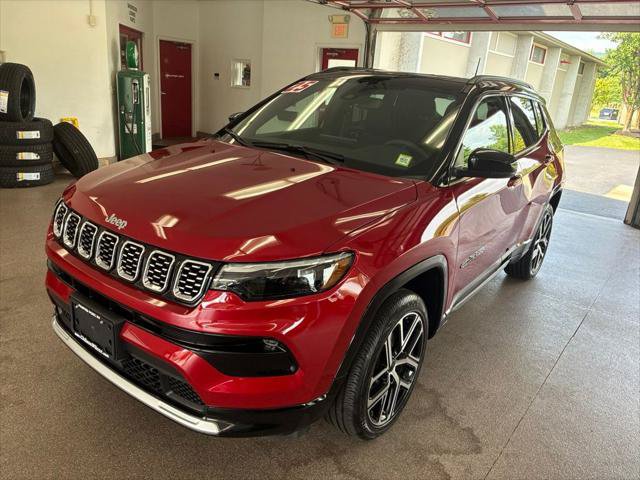 Certified 2025 Jeep Compass Limited w/ Elite Group AWD/4WD image 3