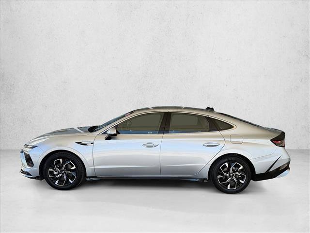 Used 2025 Hyundai Sonata SEL FWD image 2