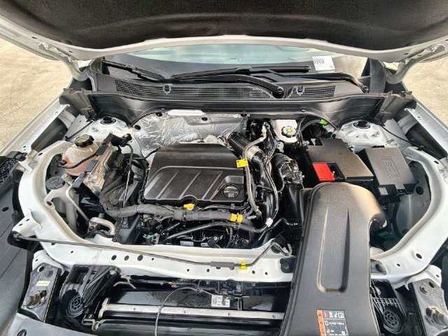 Certified 2025 Chevrolet Trax RS w/ Sunroof Package FWD image 28