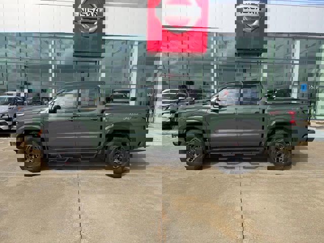 Used 2025 Nissan Frontier PRO-4X image 2