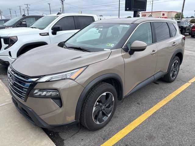 Used 2025 Nissan Rogue SV AWD/4WD image 3