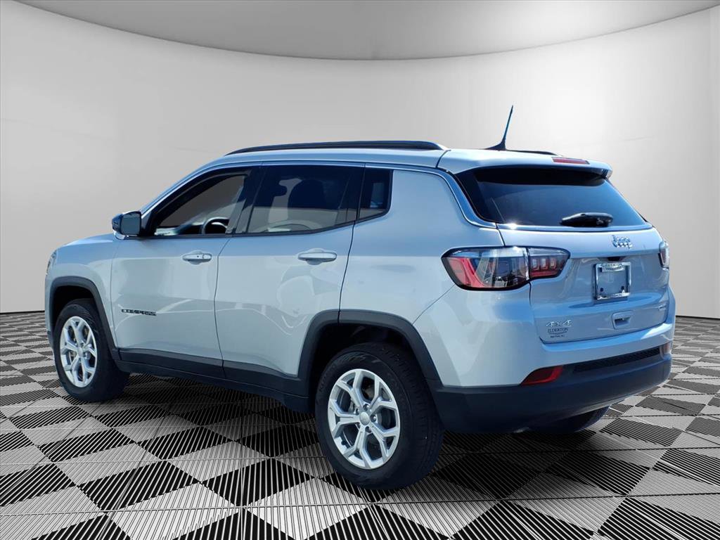 Used 2024 Jeep Compass Latitude image 7