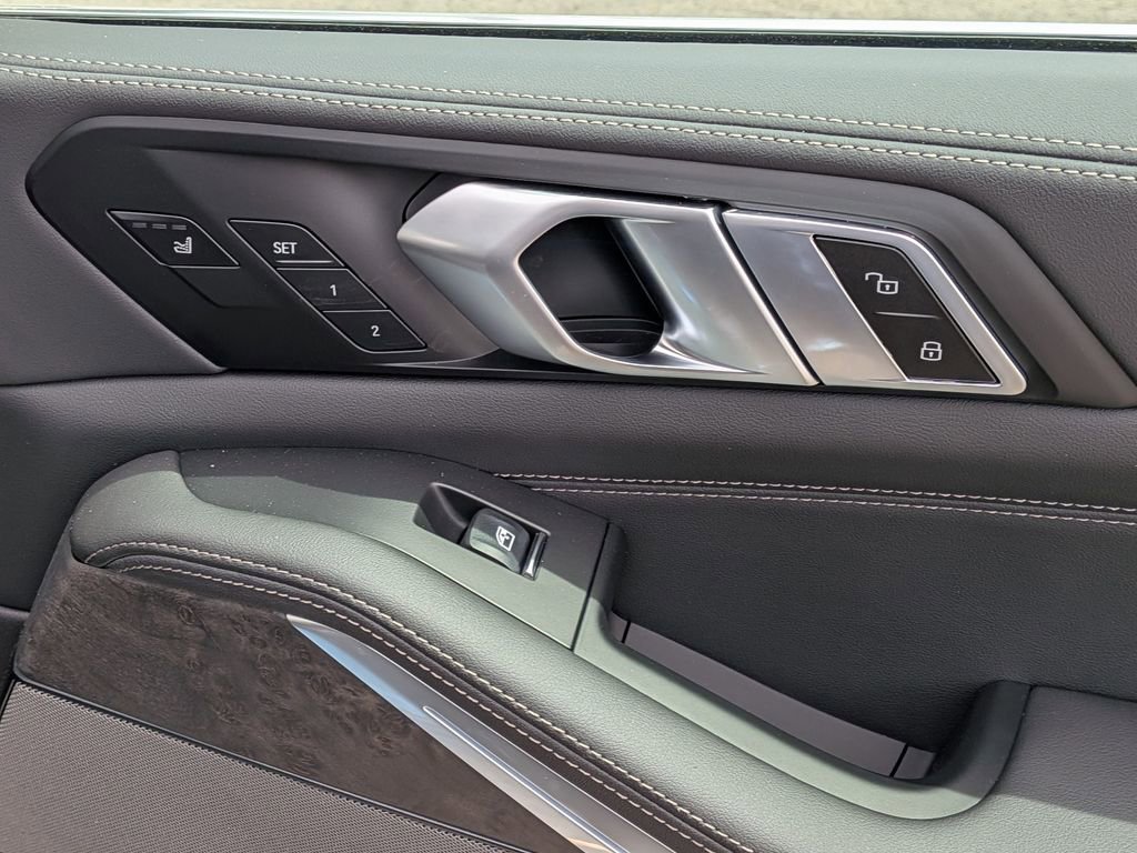 New 2026 BMW X5 xDrive50e image 17