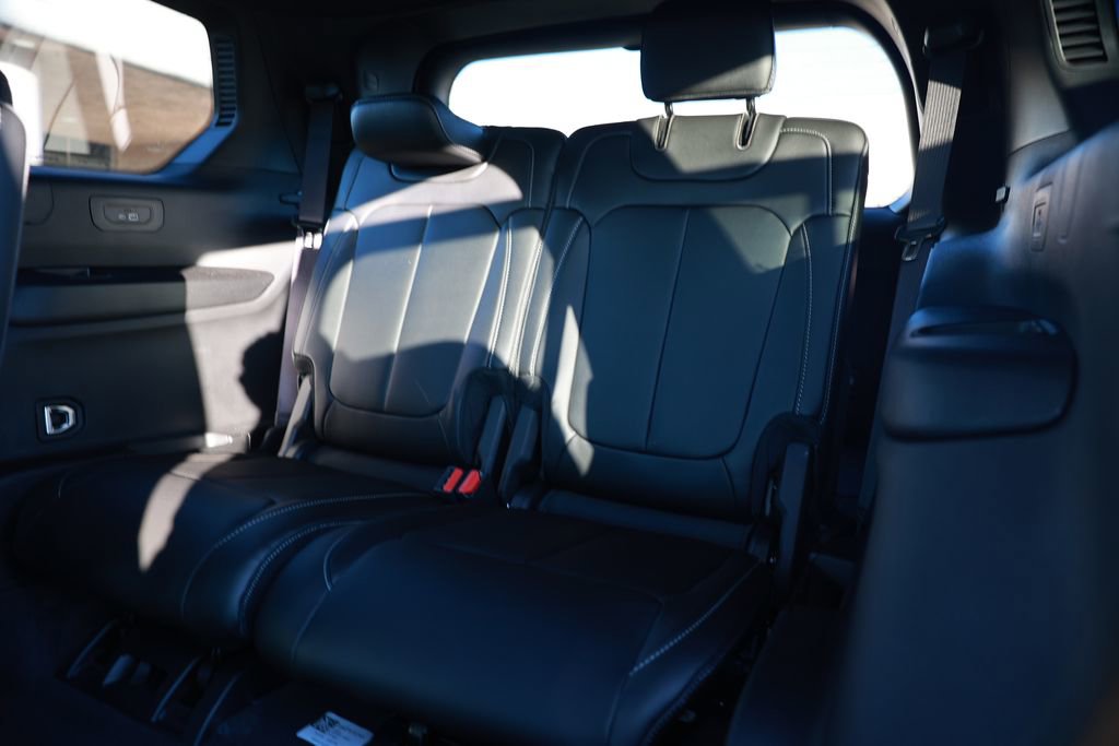 New 2025 Jeep Grand Cherokee L Limited image 30