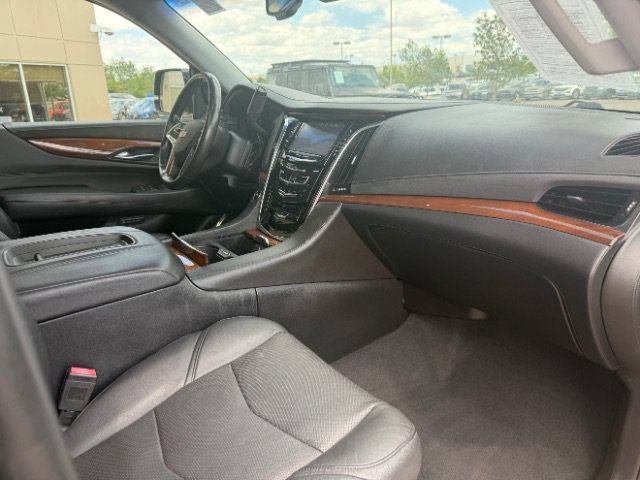 Used 2016 Cadillac Escalade Luxury AWD/4WD image 13