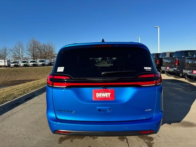 New 2026 Chrysler Pacifica Select image 6