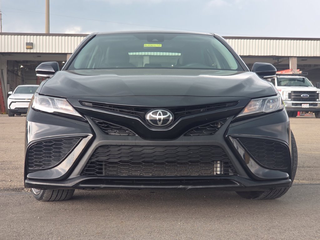 Used 2024 Toyota Camry SE w/ Cold Weather Package FWD image 3