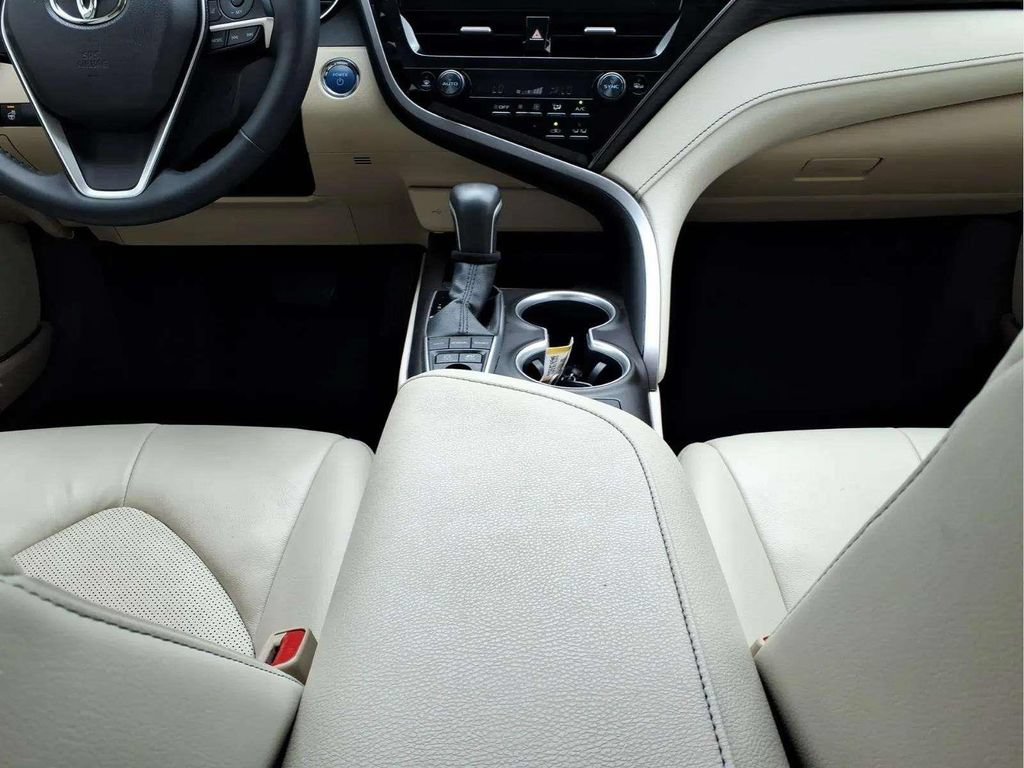 Used 2024 Toyota Camry XLE w/ Cold Weather Package FWD image 13
