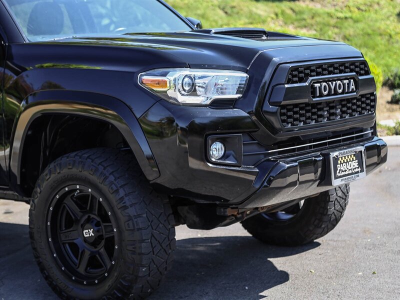 Used 2017 Toyota Tacoma TRD Sport w/ Tow Package (A/T) AWD/4WD image 9
