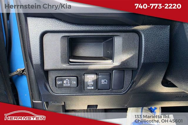 Used 2019 Toyota Tacoma TRD Sport image 16