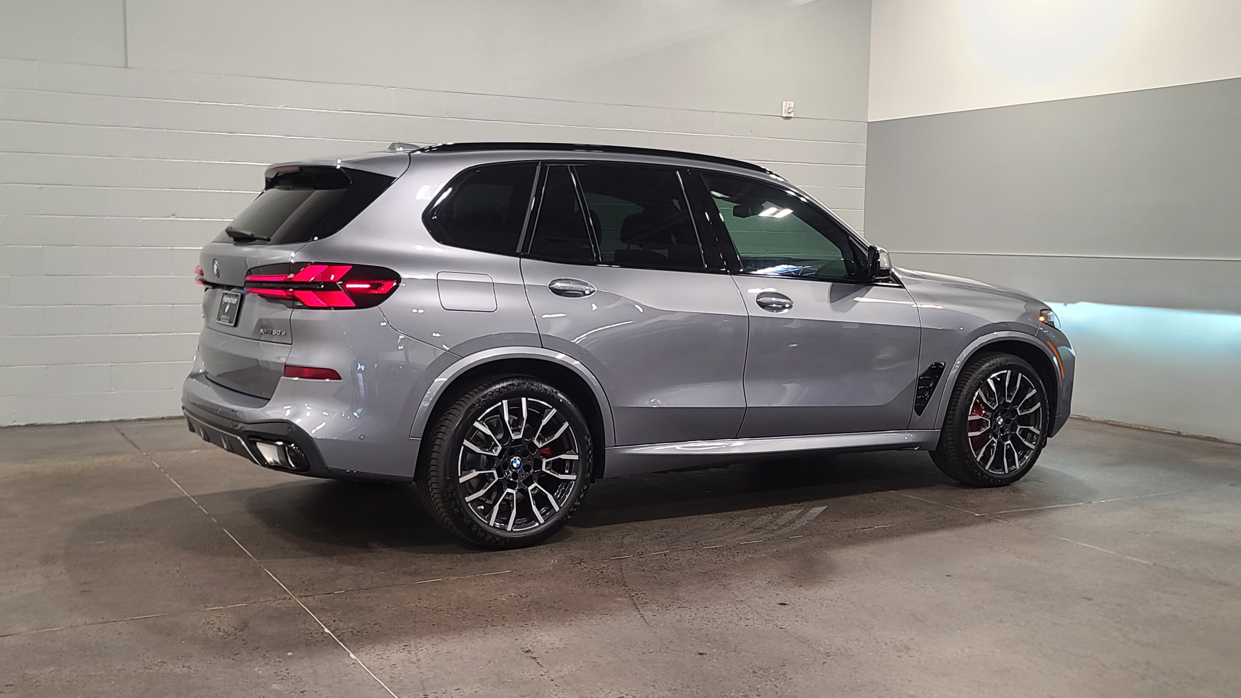 Used 2026 BMW X5 xDrive50e w/ M Sport Package AWD/4WD image 8