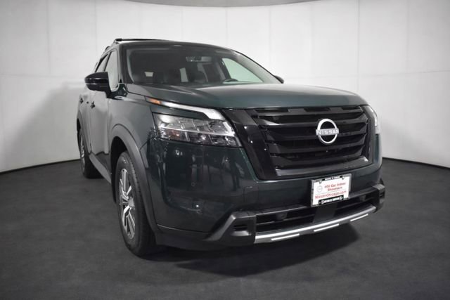 Certified 2024 Nissan Pathfinder SL w/ Black Appearance Package image 3